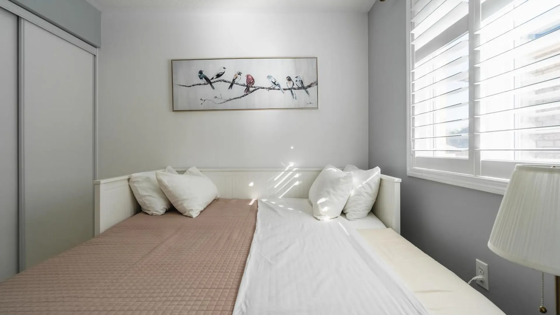 Cozy 5 Bedroom House Mississauga Holiday home